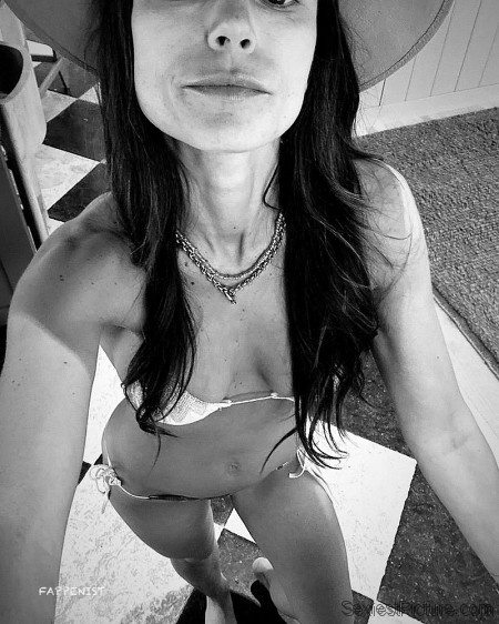 Jordana Brewster Tits