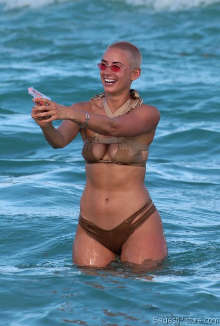 Julieanna Goddard playing in a bikini