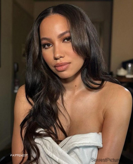 Jurnee Smollett Big Tits in a Robe