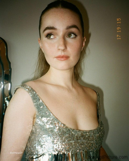 Kaitlyn Dever Big Tits