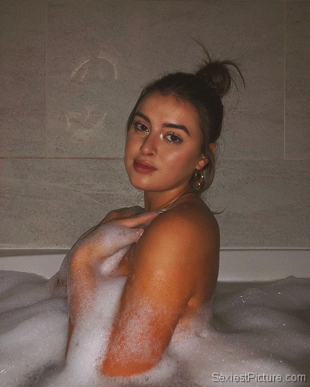 Kalani Hilliker Naked in the Bath