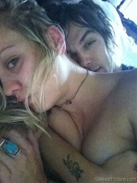 Kaley Cuoco nude in bed leaked
