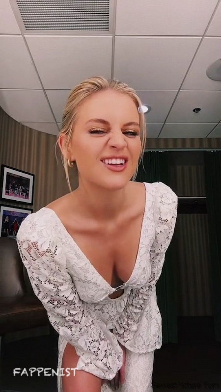 Kelsea Ballerini Tits