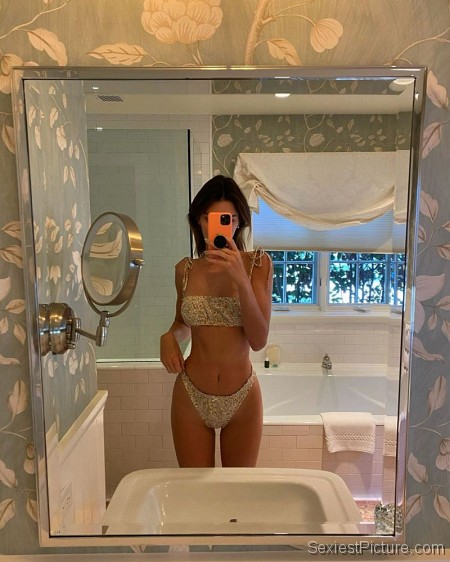 Kendall Jenner Sexy Bikini