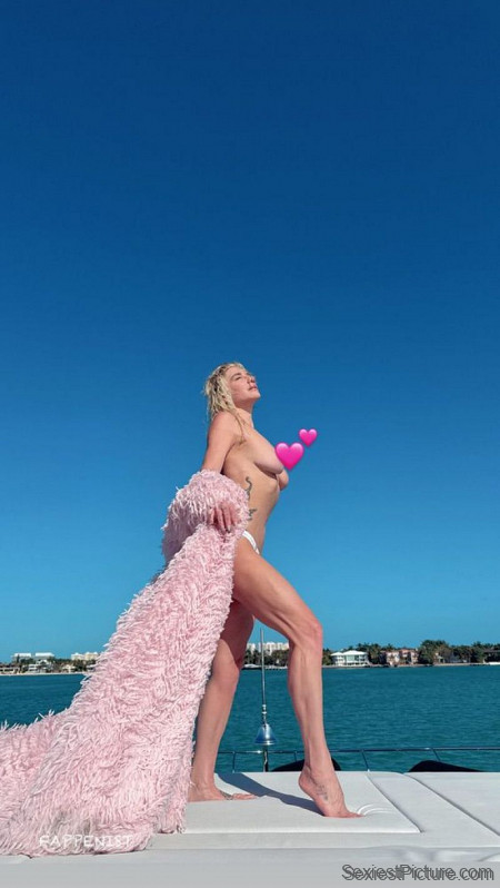 Kesha Nude Big Tits on a Boat
