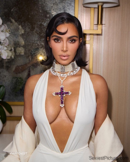 Kim Kardashian Huge Boobs With Cross