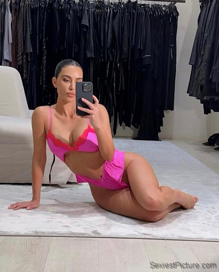 Kim Kardashian Tits and Legs