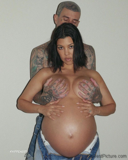 Kourtney Kardashian Topless Big Tits Pregnant