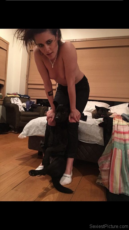 Kristen Stewart topless pic leaked