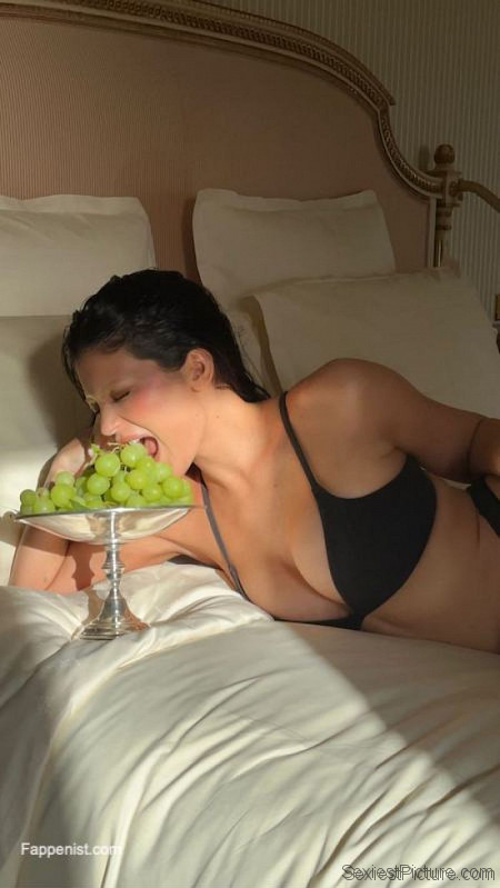 Kylie Jenner Big Tits in Bed