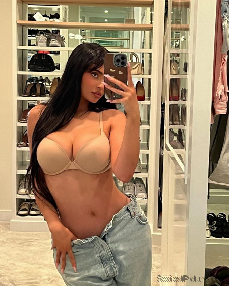 Kylie Jenner Big Tits in a Bra