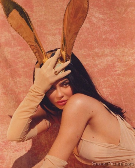 Kylie Jenner Braless Boobs For Easter