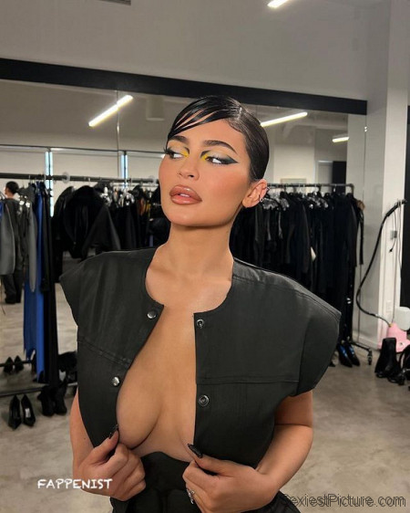 Kylie Jenner Braless Boobs