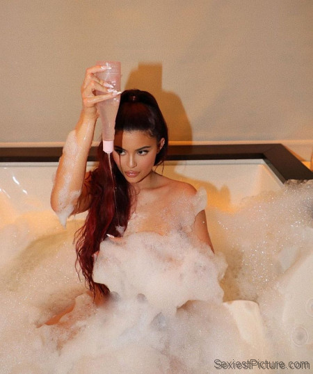 Kylie Jenner Naked Bath