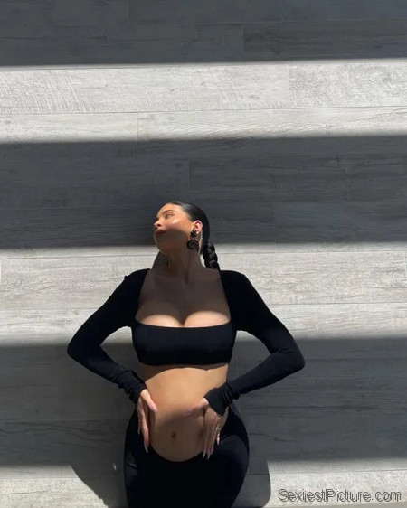 Kylie Jenner Pregnant Big Tits
