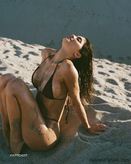 Kylie Jenner Sandy Big Tits