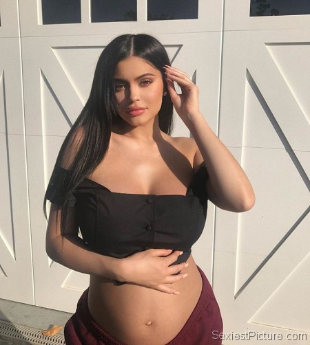 Kylie Jenner Sexy Pregnant Baby Bump
