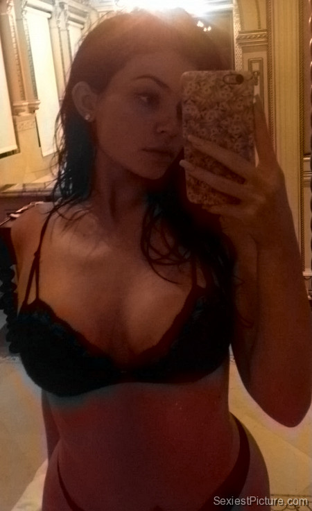 Kylie Jenner lingerie black lace bra panties cleavage sexy selfie