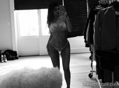 Kylie Jenner sexy bikini