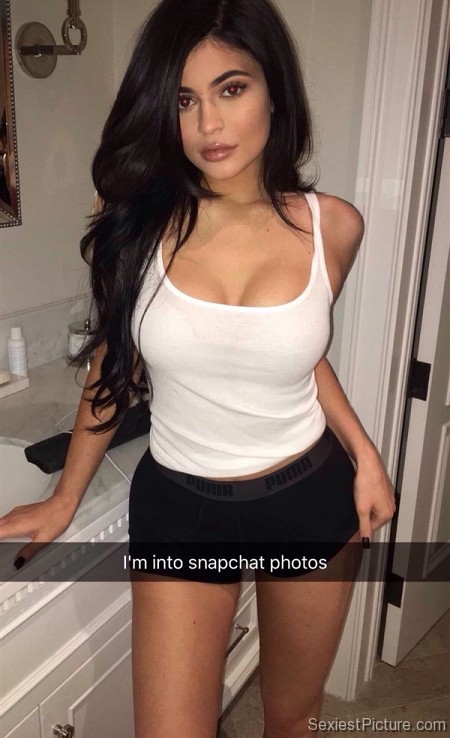 Kylie Jenner sexy snapchat leak underwear
