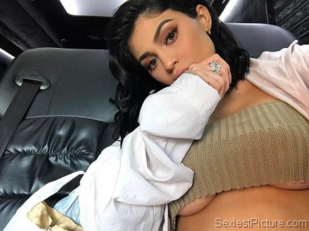 Kylie Jenner underboob selfie