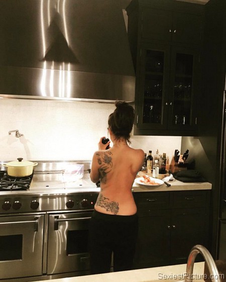 Lady Gaga topless