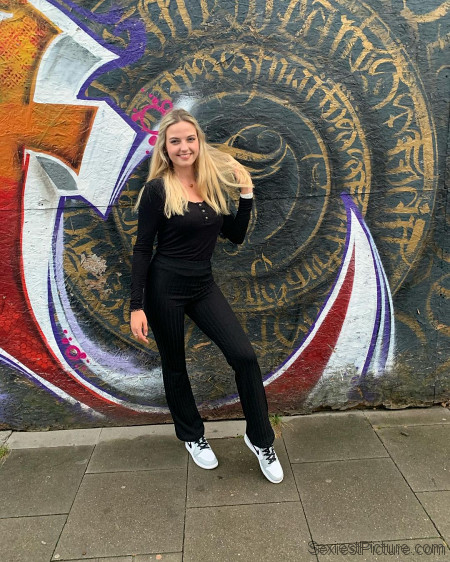 Lara Halbauer nackt Lara Halbauer nackt