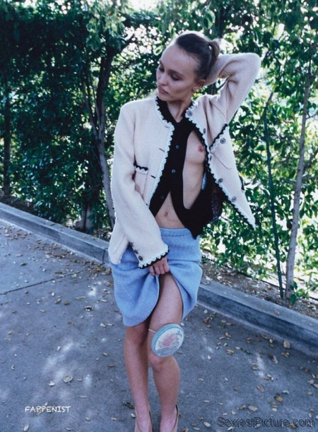 Lily-Rose Depp Nude and Sexy New Photoshoot