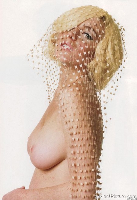 Lindsay Lohan nude topless boobs big tits lingerie blonde