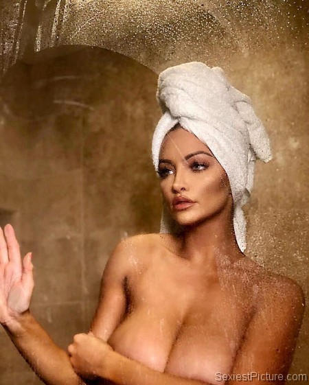 Lindsey Pelas nude boobs