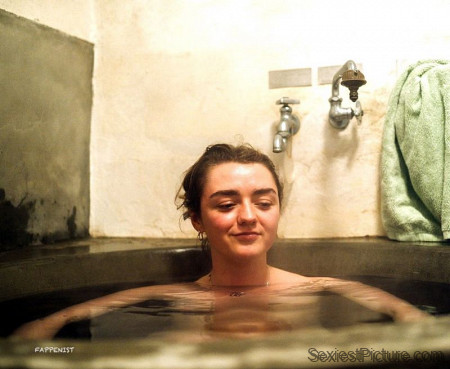 Maisie Williams Naked in the Tub