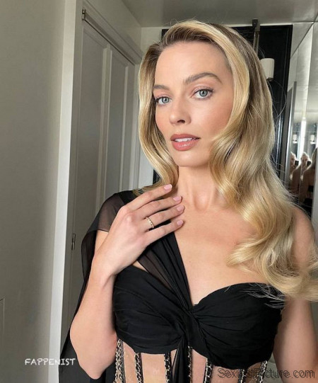 Margot Robbie Tits