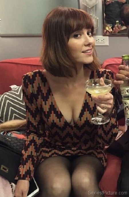 Mary Elizabeth Winstead Upskirt