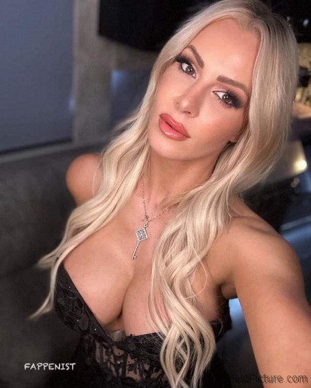 Maryse Ouellet Tits