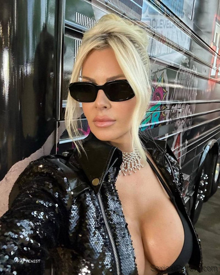 Maryse Ouellet Tits