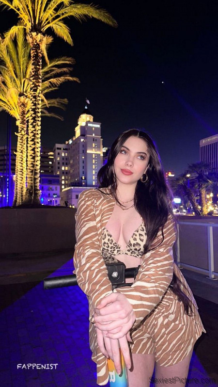 McKayla Maroney Big Tits Bra