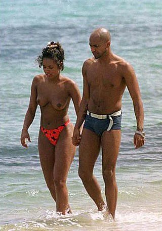 Mel B Spice Girl nude topless boobs big tits beach paparazzi