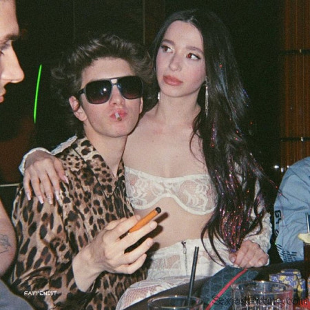 Mikey Madison Nude Tits Nipples