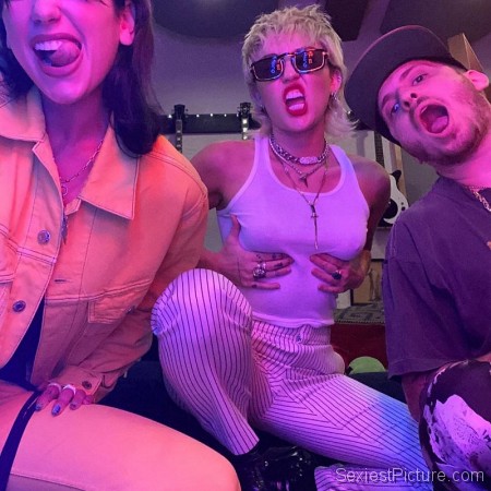 Miley Cyrus Showing Off Her Tits With Dua Lipa