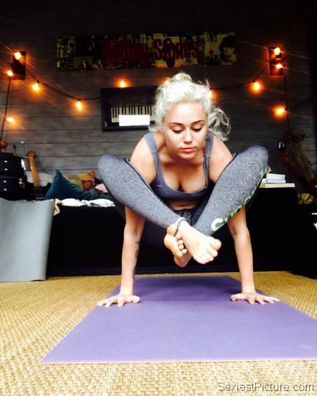 Miley Cyrus sexy flexible yoga poses Miley Cyrus sexy flexible yoga poses