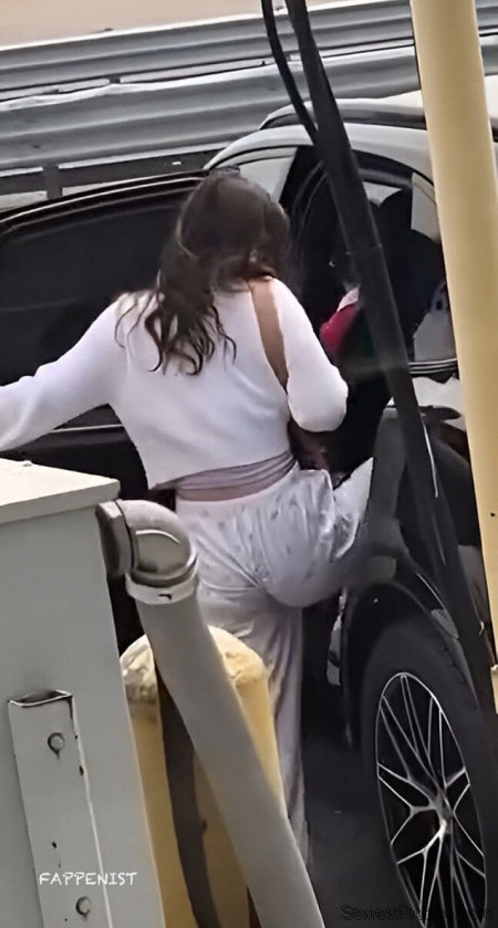 Millie Bobby Brown Sexy Ass Seen by Paparazzi
