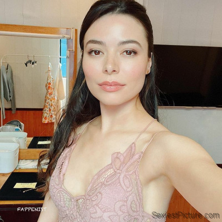 Miranda Cosgrove Tits