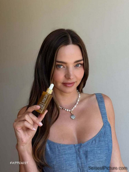 Miranda Kerr Tits