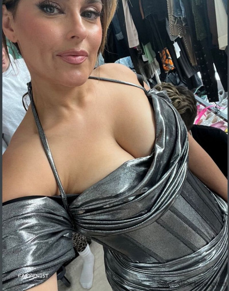 Nelly Furtado Tits