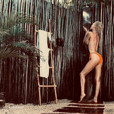 Nicky Whelan Sexy Ass Topless Boobs