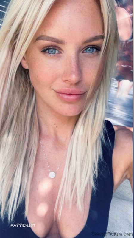 Nicky Whelan Tits