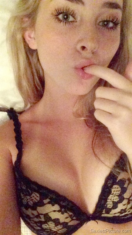 Nicola Peltz bra selfie leaked fappening
