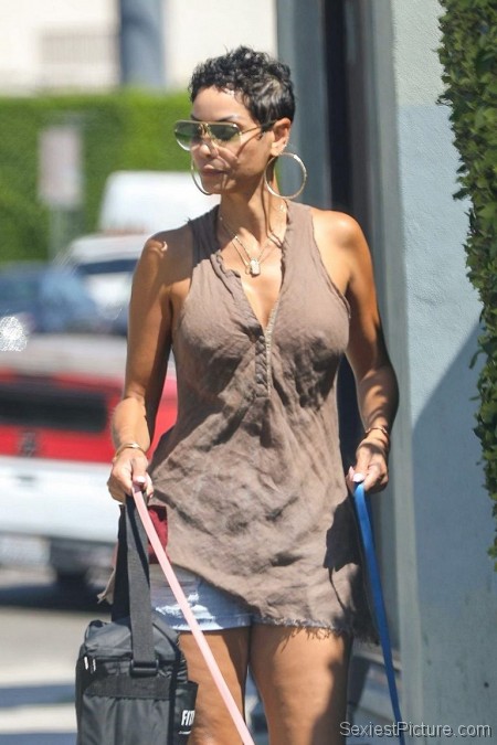 Nicole Murphy Braless Boobs