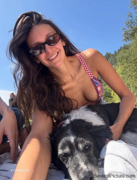 Nina Dobrev Tits