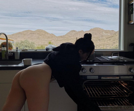 Noah Cyrus Ass